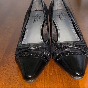 Excellent Preowned Condition Life Stride Wedge Shoes Size 8.5. Very cute and